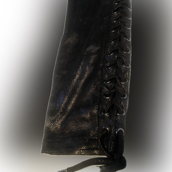 Women’s Pants - Picture 2 of 3